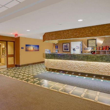 Days Inn By Wyndham Niagara Falls Lundys Lane Exterior photo