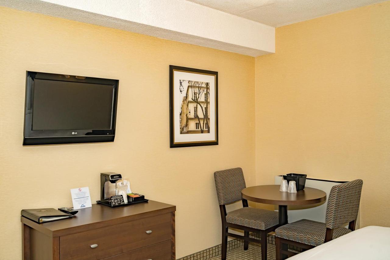 Days Inn By Wyndham Niagara Falls Lundys Lane Exterior photo