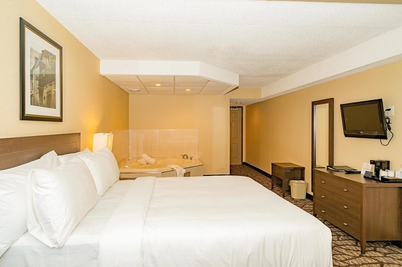 Days Inn By Wyndham Niagara Falls Lundys Lane Exterior photo