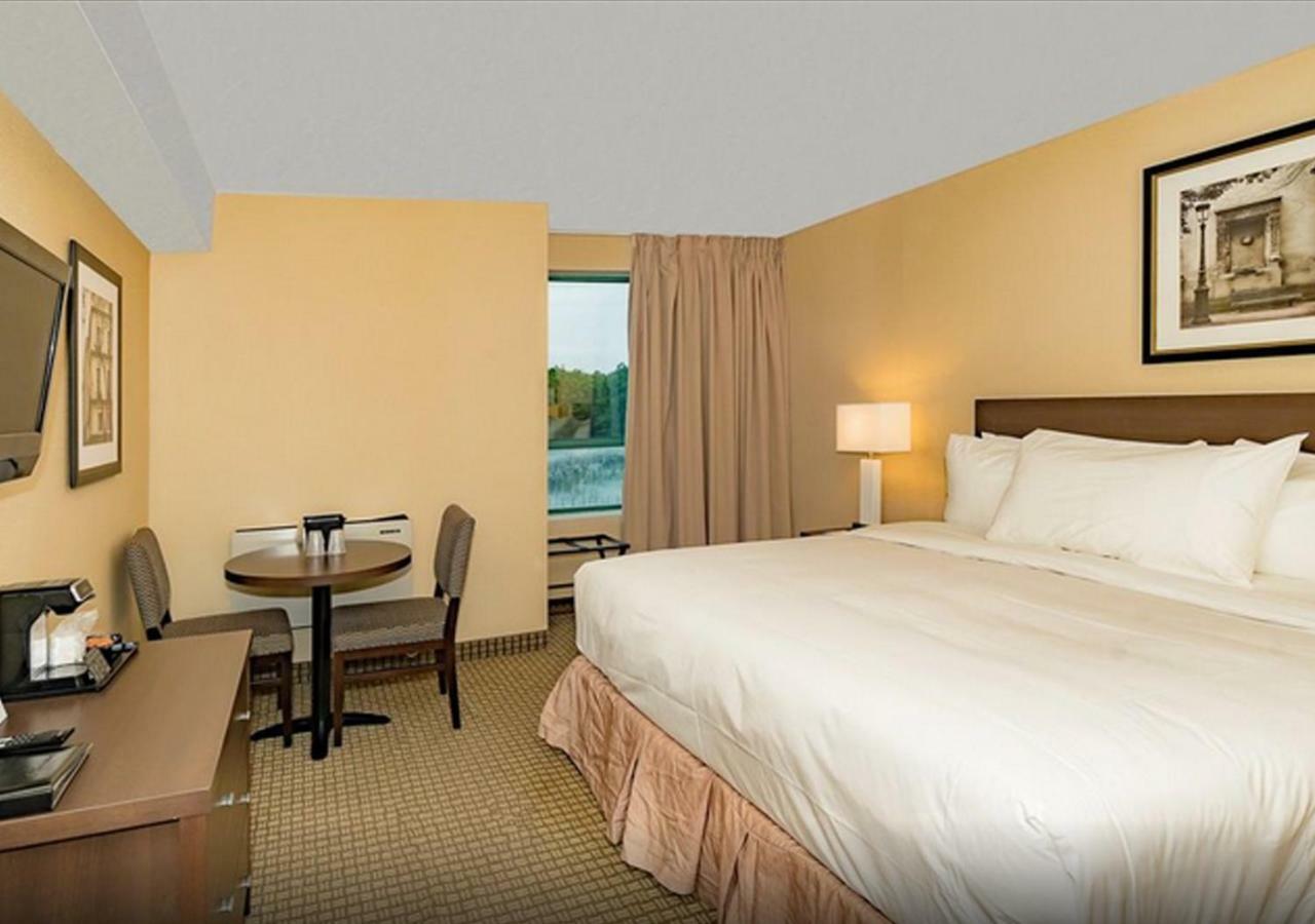Days Inn By Wyndham Niagara Falls Lundys Lane Exterior photo