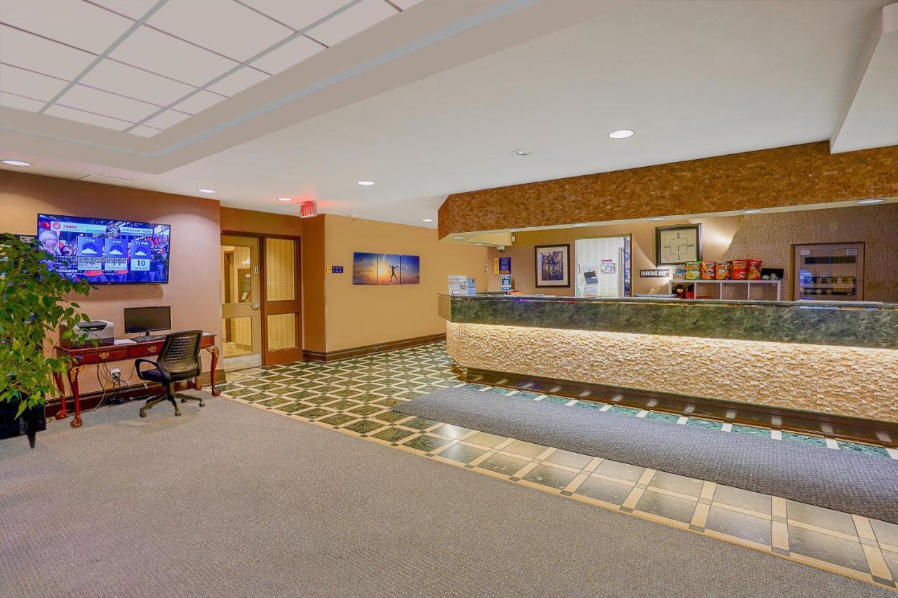 Days Inn By Wyndham Niagara Falls Lundys Lane Exterior photo